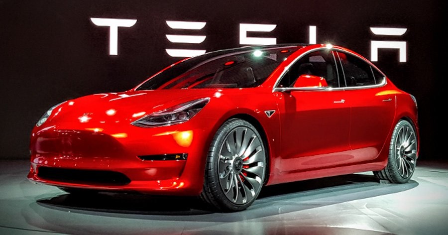 Tesla, non solo auto elettriche